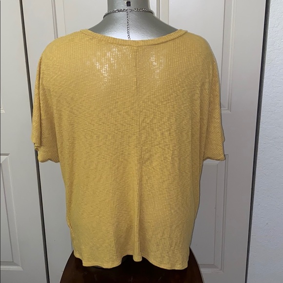 Cute Top!!! - Picture 5 of 5